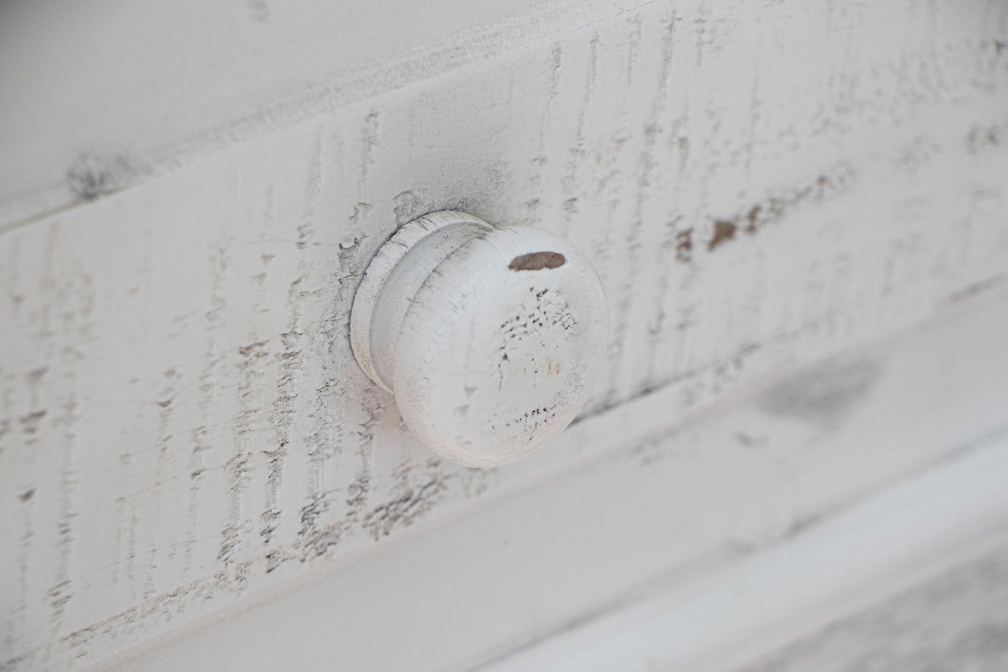 Terra White - Chest With 3 Drawers - Distressed White