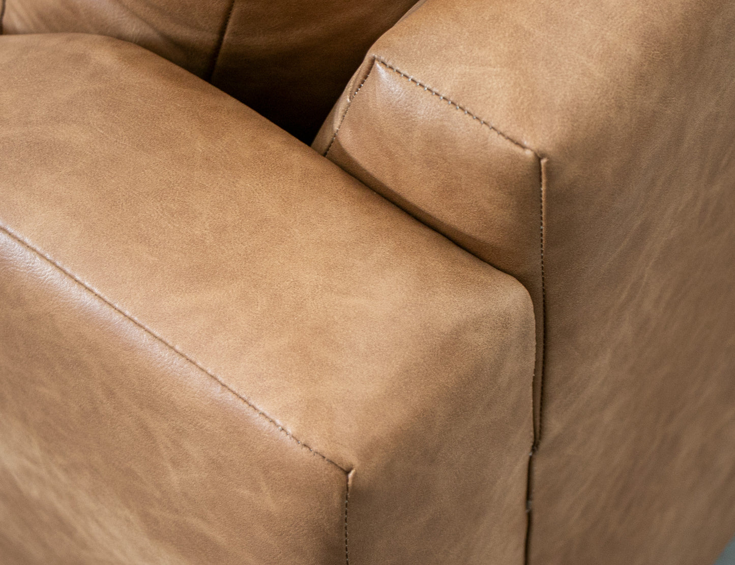 Olivo - Loveseat - Caramel Color
