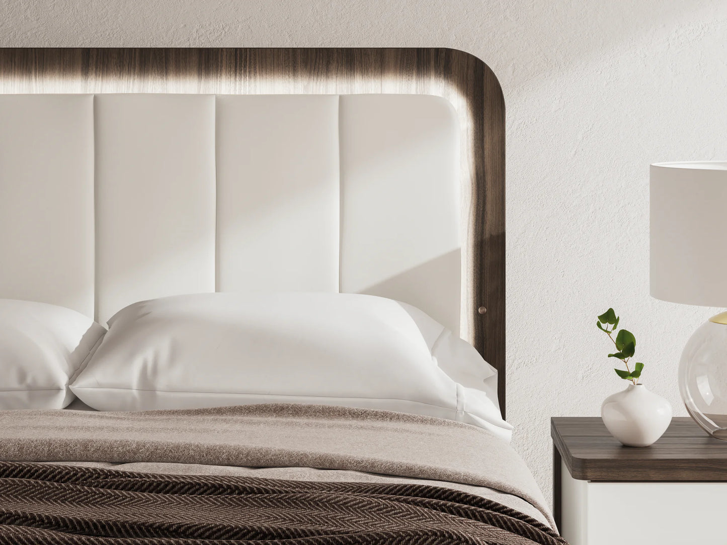 Kendanport - Queen Upholstered Bed - White / Brown