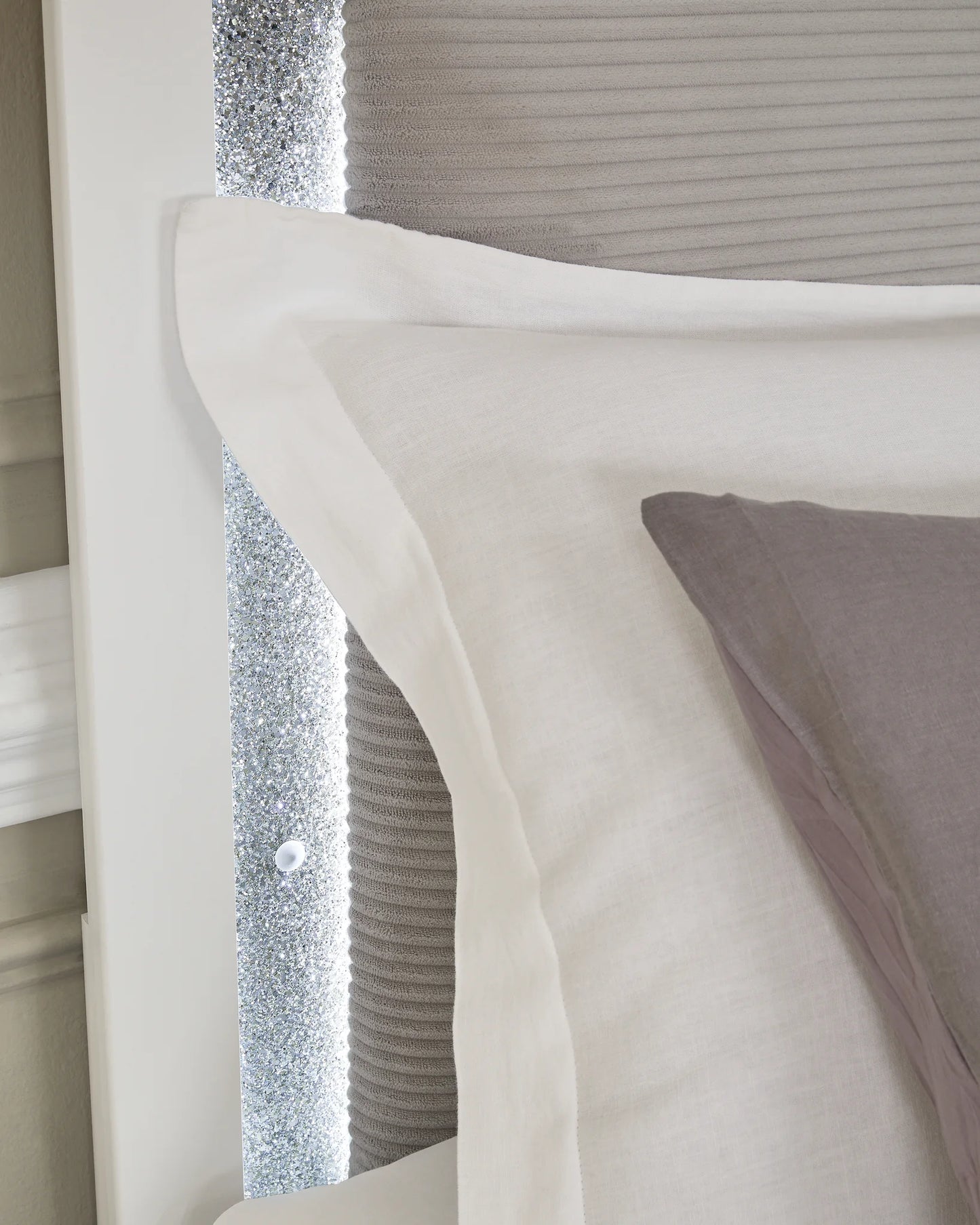 Maeling - King Upholstered Panel Bed - White