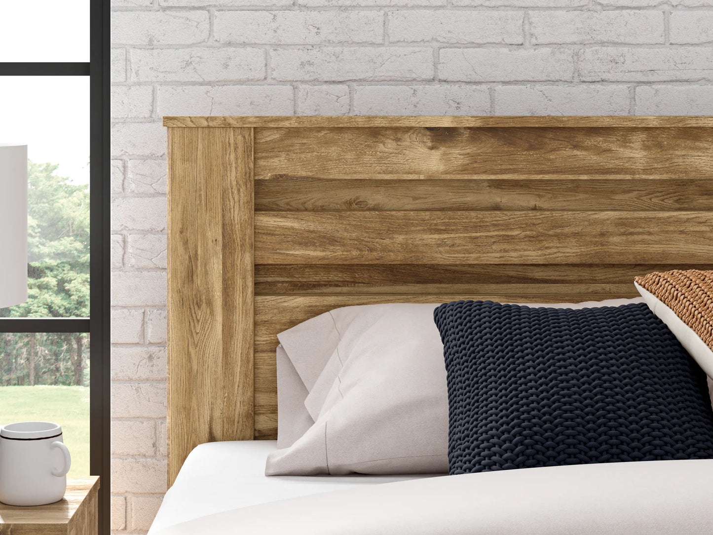 Maystonna - King Panel Bed - Brown