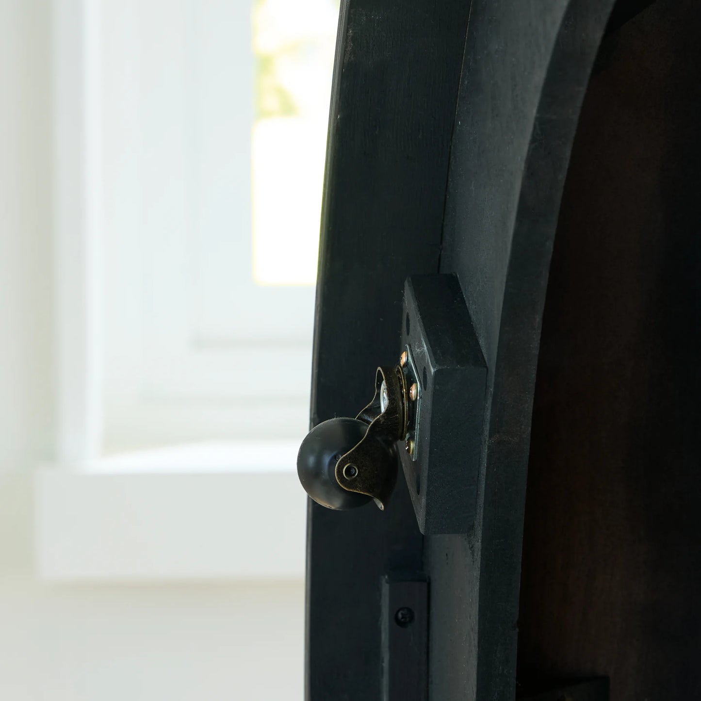Grayman - Round Cocktail Table - Black
