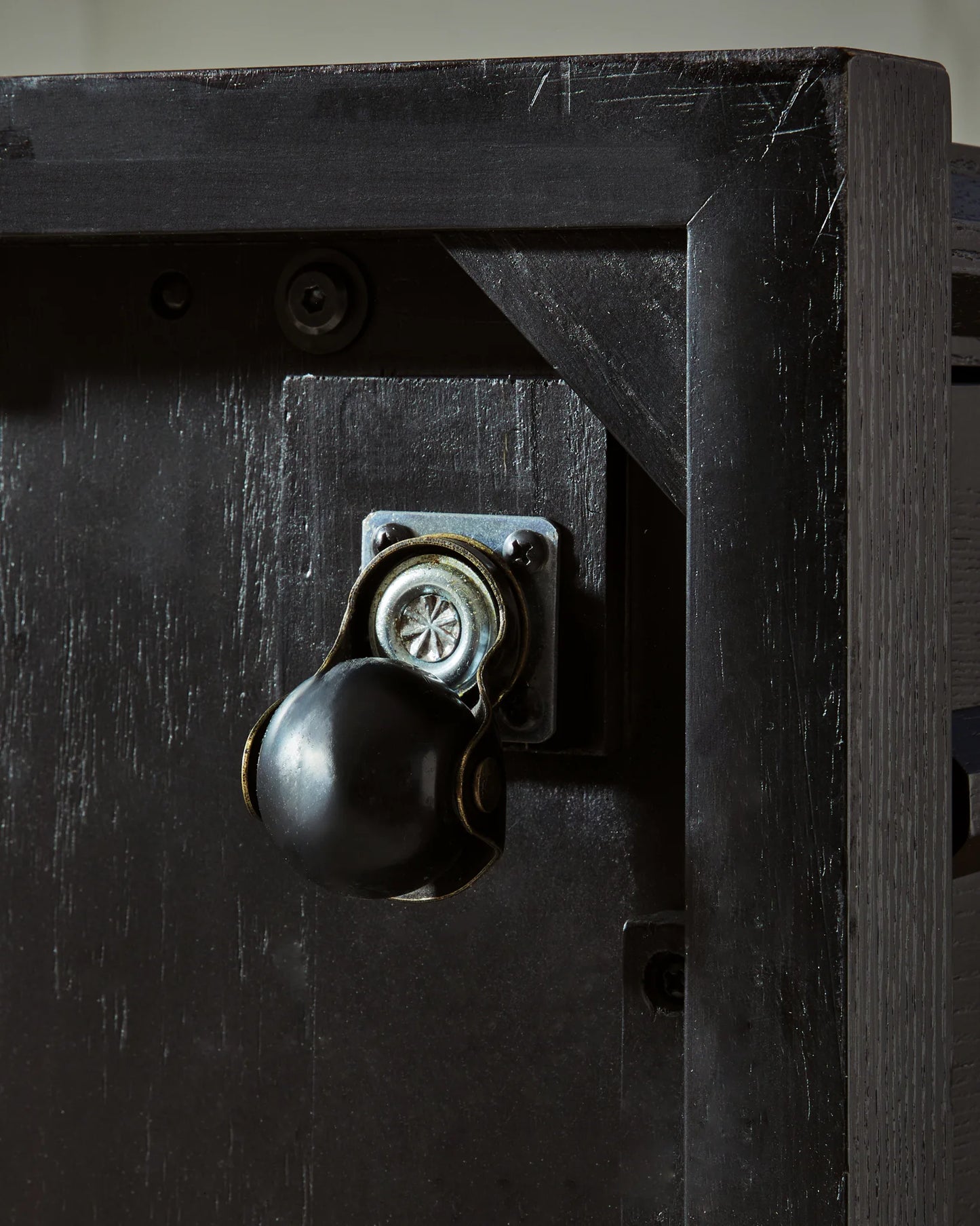 Rylandyn - Lift Top Cocktail Table - Black / Light Brown