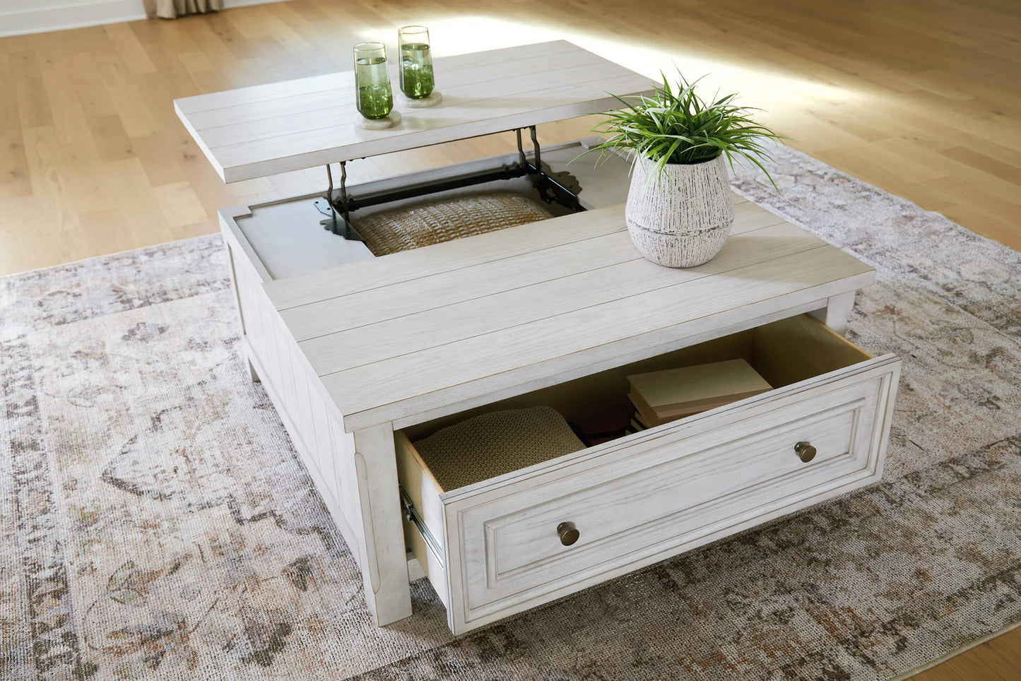 Robbinsdale - Lift Top Cocktail Table - Antique White