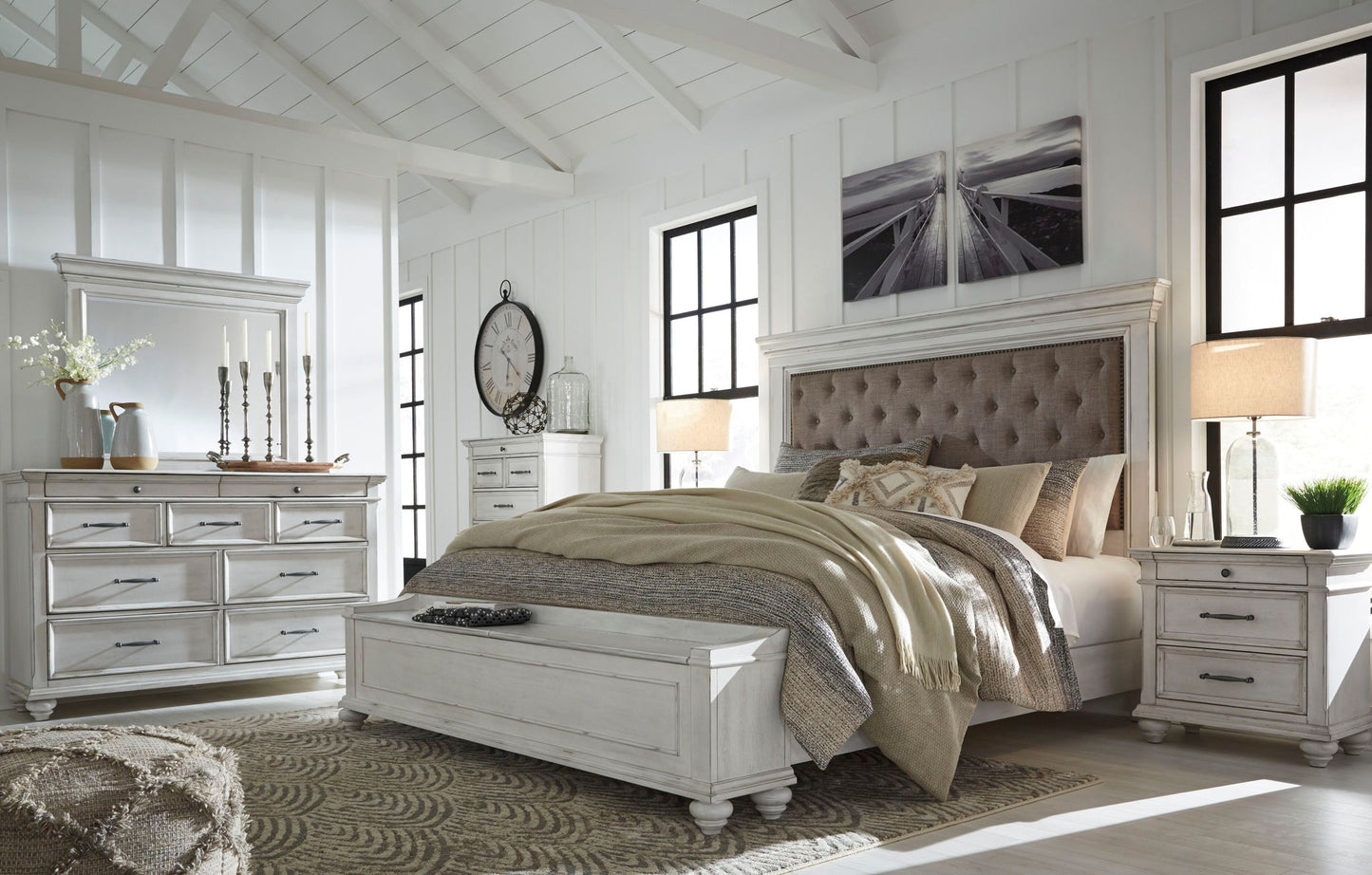 Kanwyn - Whitewash - King Upholstered Bed With Storage Bench