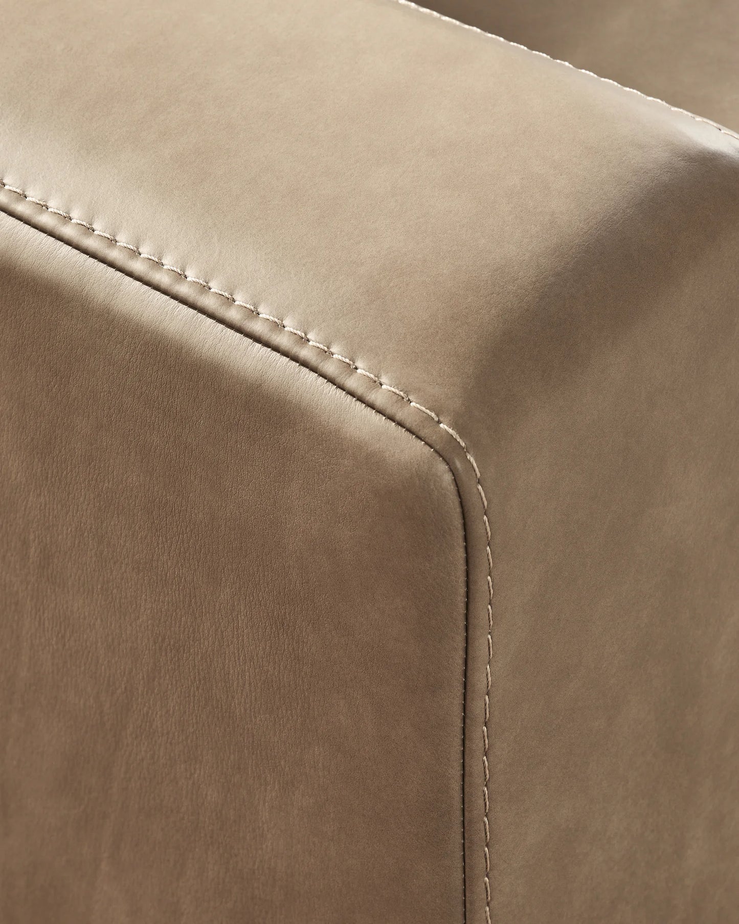 Veronella - 5-Piece Sectional With RAF Corner Chaise - Sahara