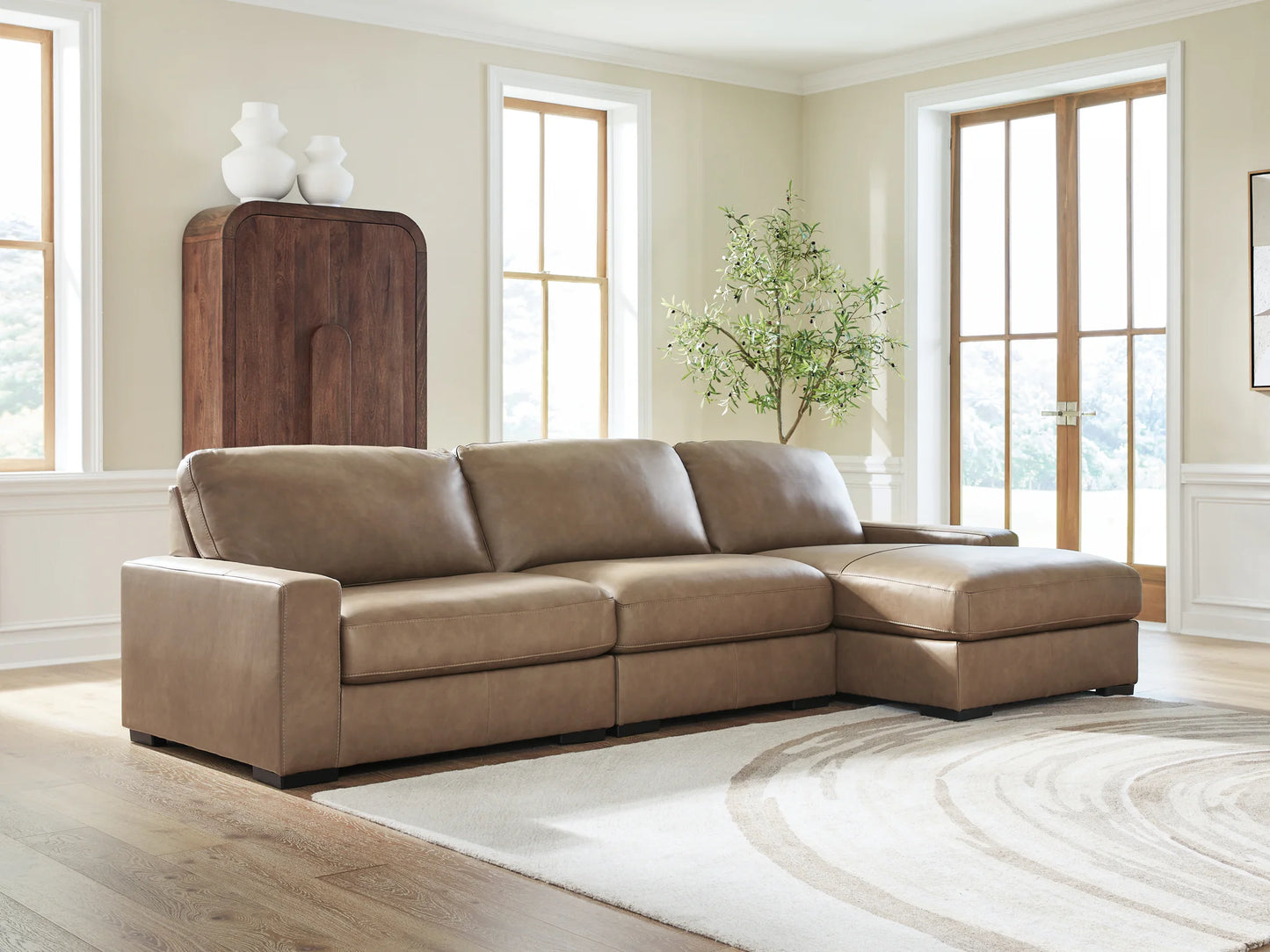 Veronella - 3-Piece Sectional With RAF Corner Chaise - Sahara