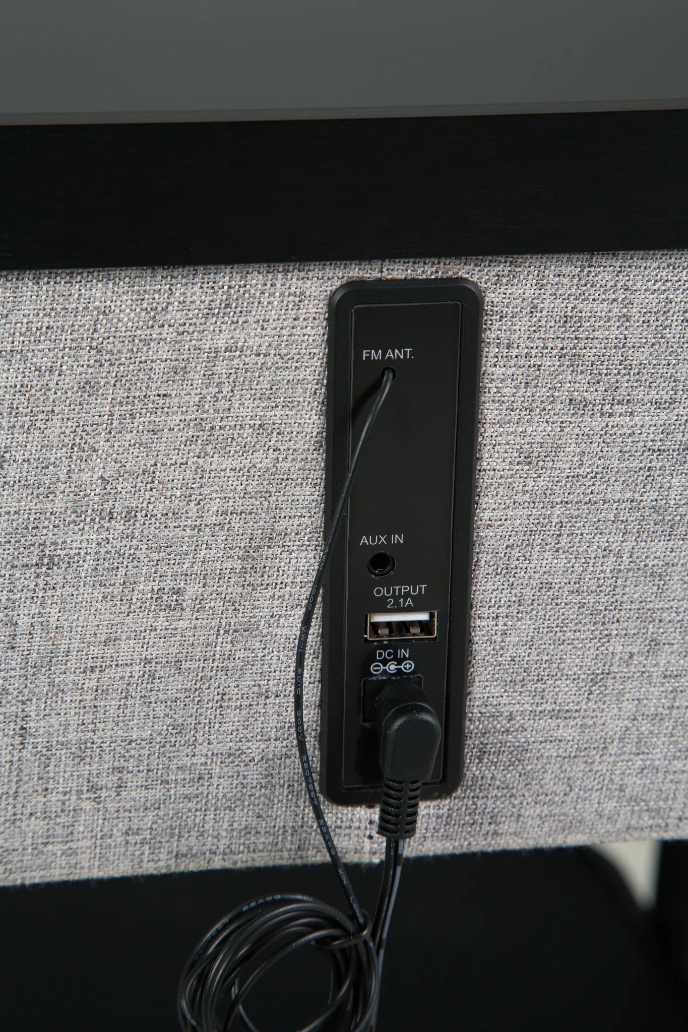 Jorvalee - Gray / Black - Accent Table