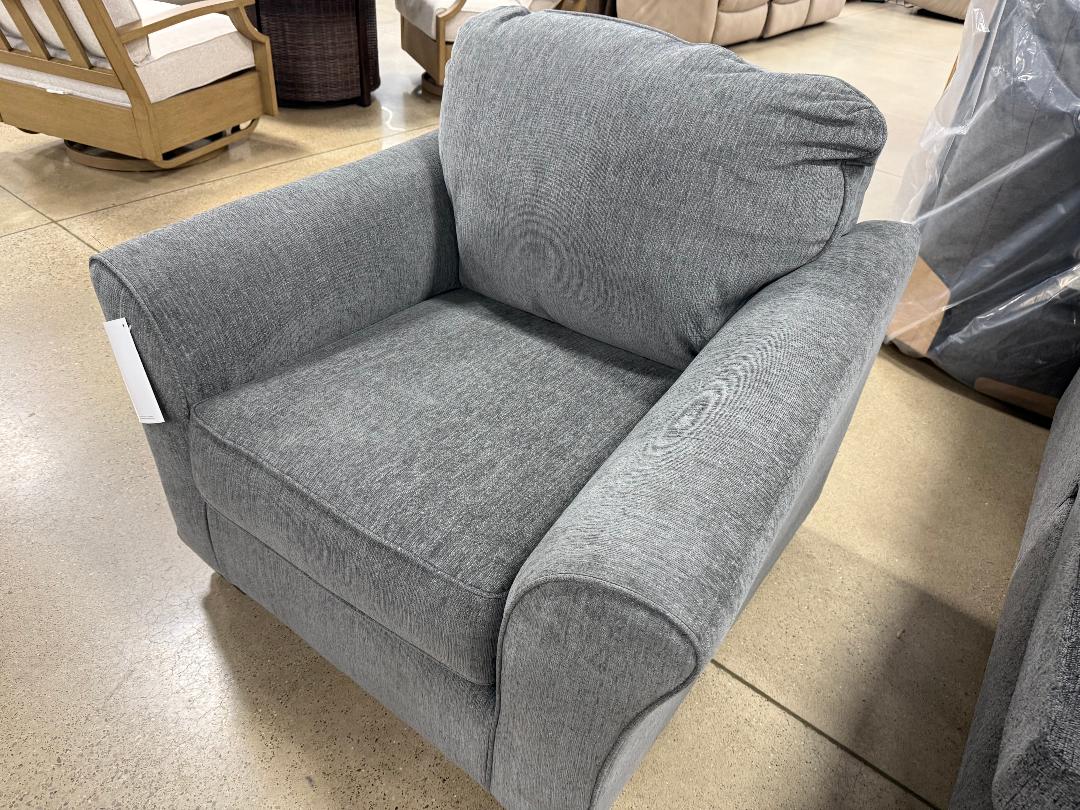 Ashley "Brise" Chair