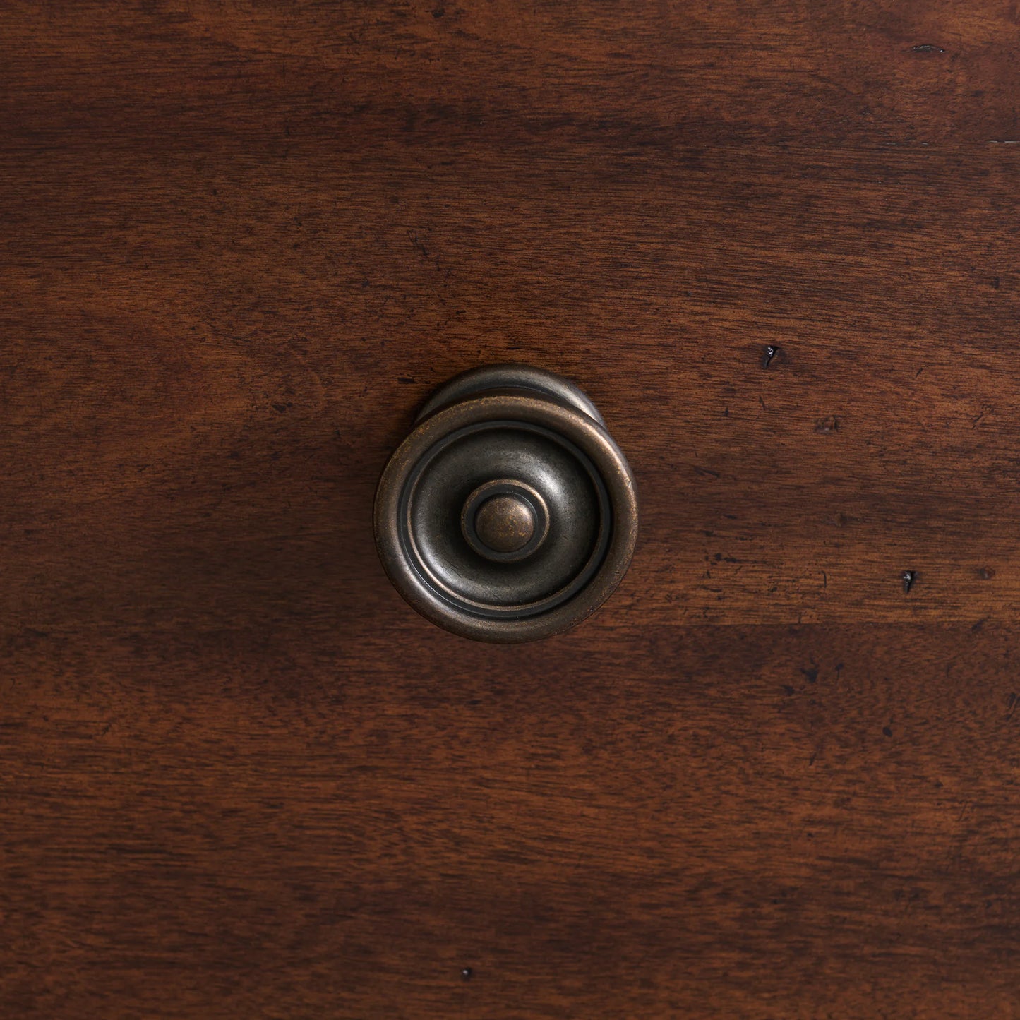 Phillipe - 8-Drawer Dresser - Cherry