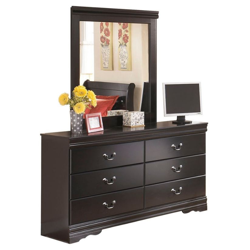 Huey Vineyard - Black - Dresser, Mirror