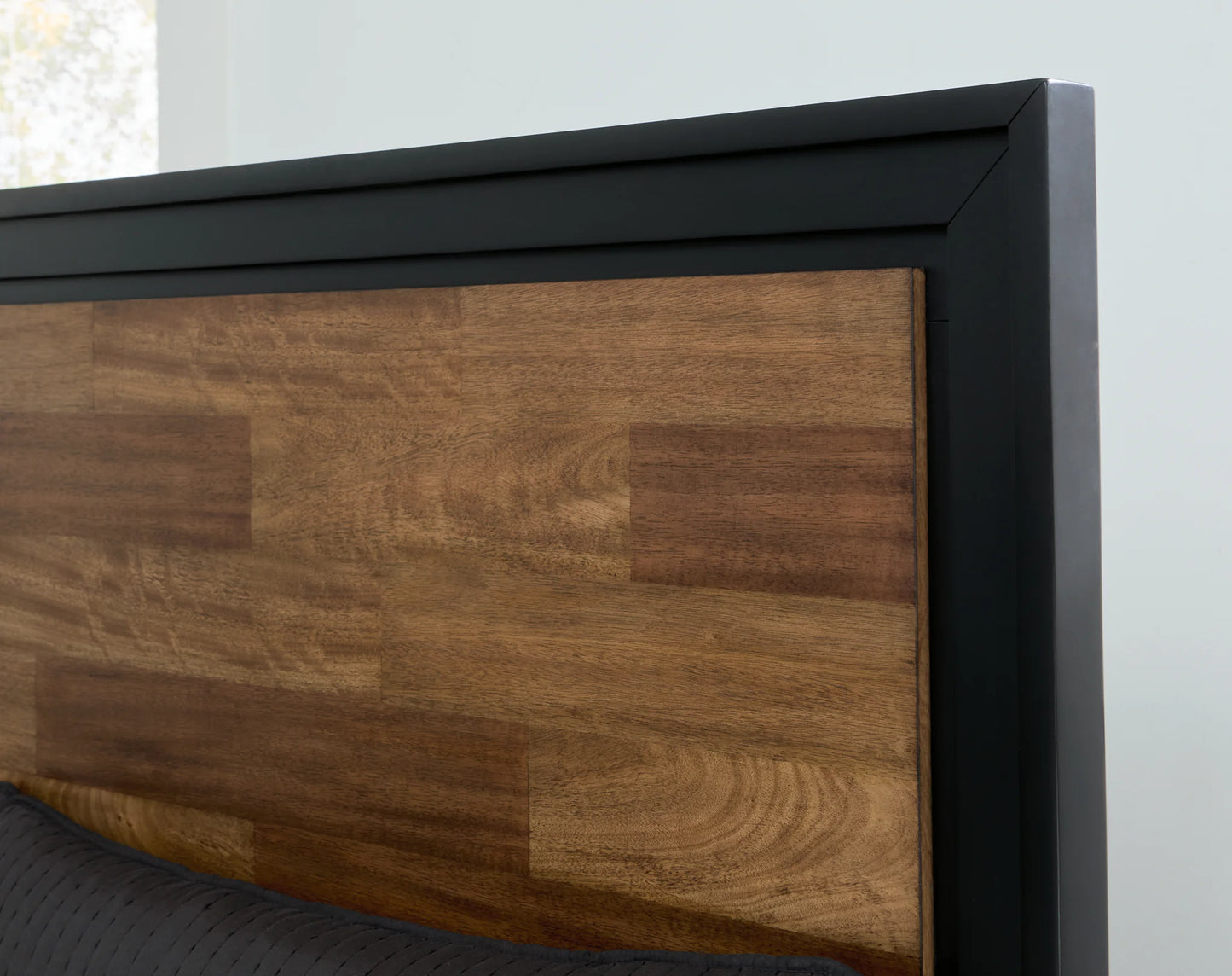 Kraeburn - Brown / Black - Queen Panel Storage Bed