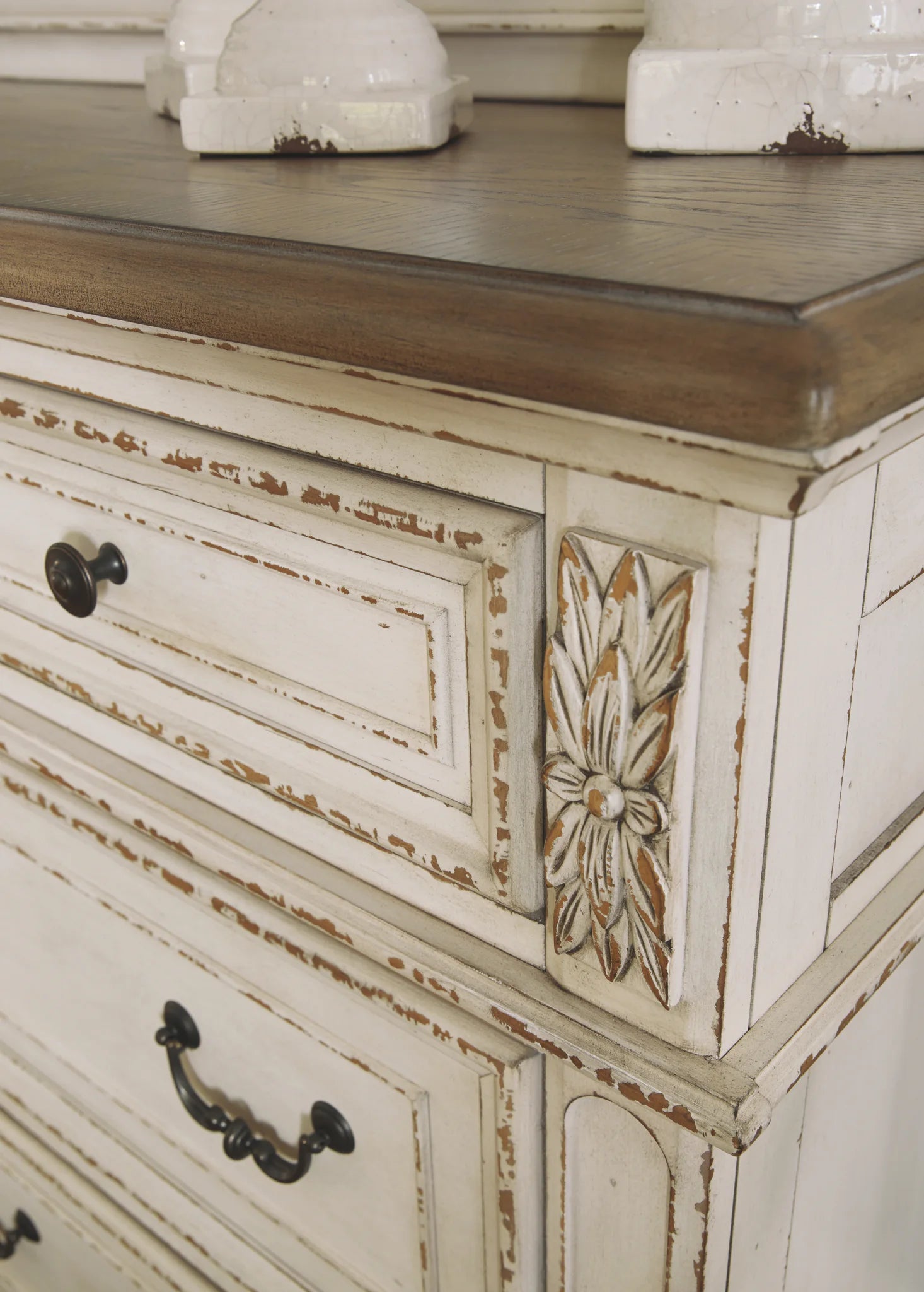 Realyn - White / Brown / Beige - Dresser - 7-drawer Realyn - White / Brown / Beige - Dresser - 7-drawer