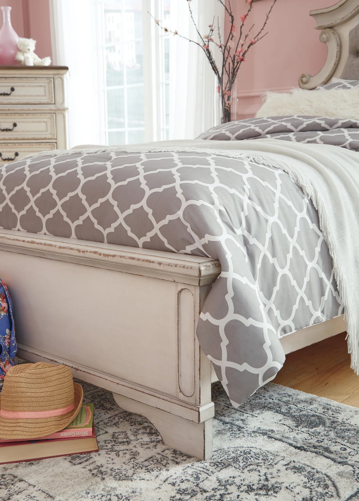 Realyn - California King Upholstered Panel Bed - Chipped White