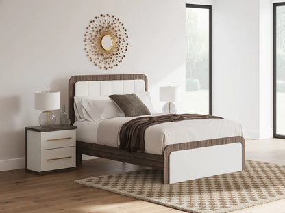 Kendanport - Queen Upholstered Bed - White / Brown