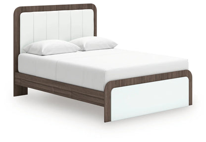Kendanport - Queen Upholstered Bed - White / Brown