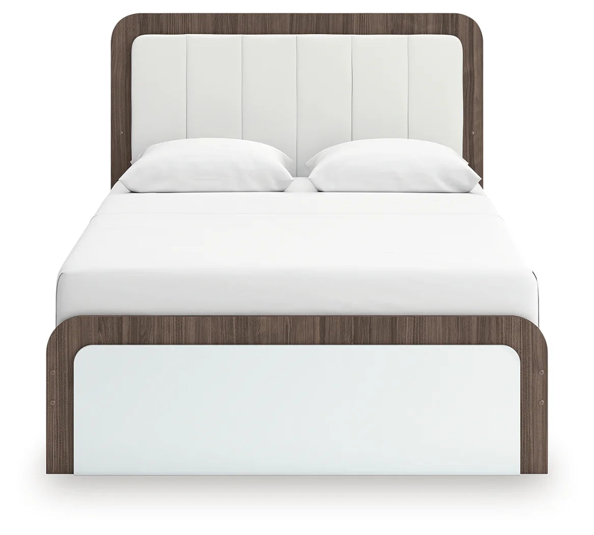 Kendanport - Queen Upholstered Bed - White / Brown
