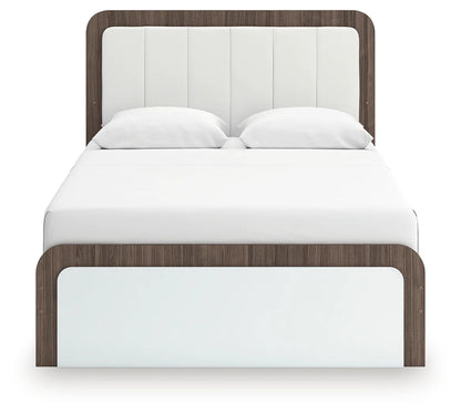 Kendanport - Queen Upholstered Bed - White / Brown