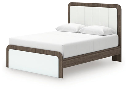 Kendanport - Queen Upholstered Bed - White / Brown