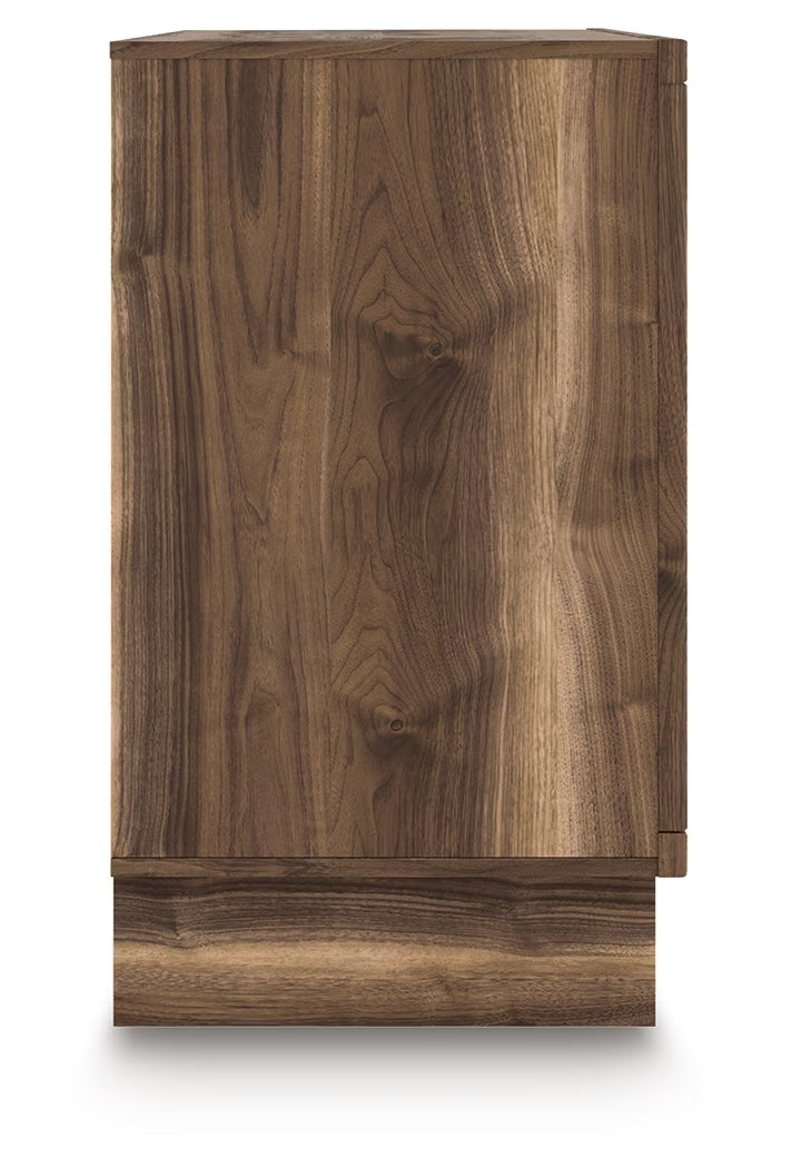 Chirason - Brown - Six Drawer Dresser