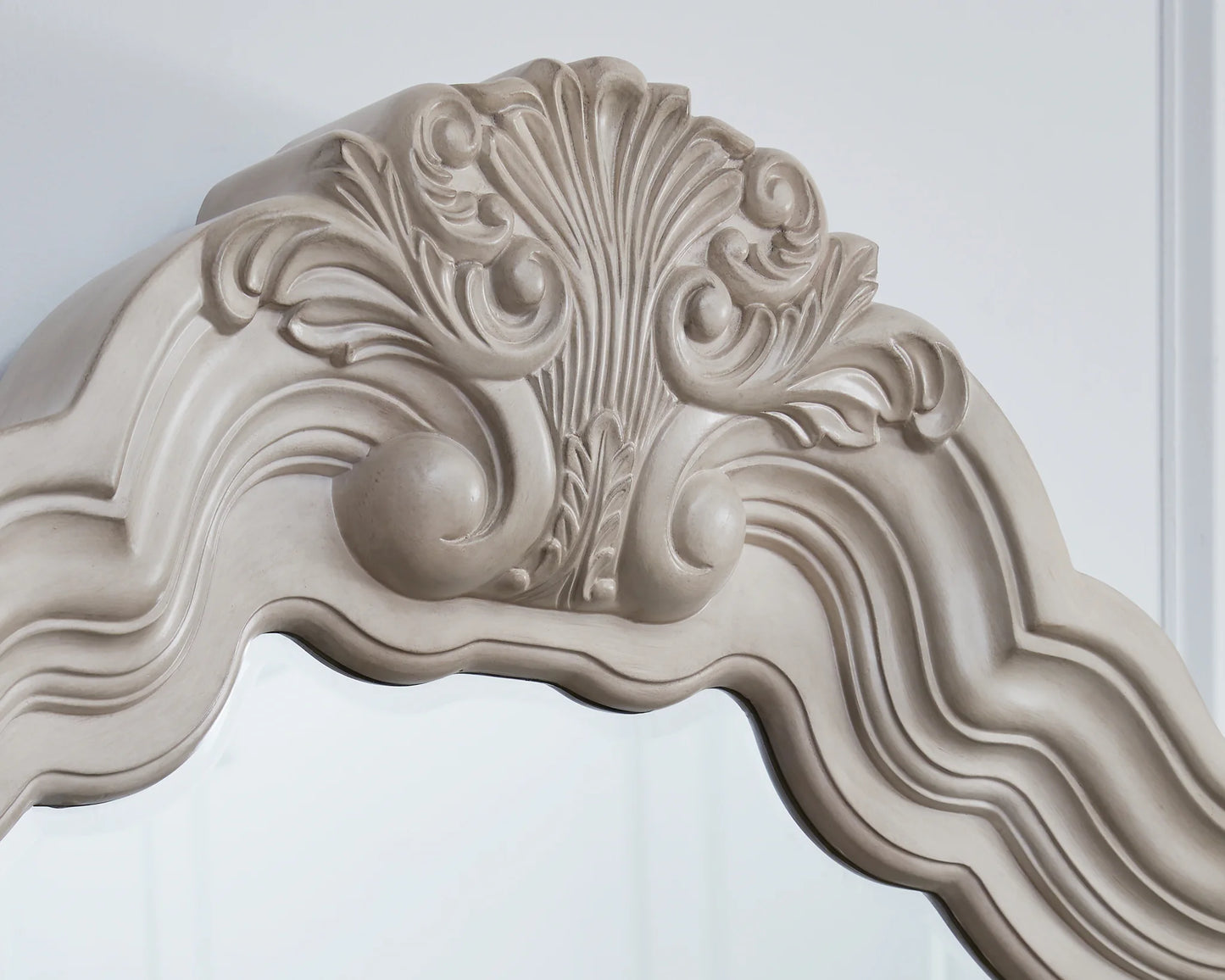 Bruchandi - Antique White - Dresser And Mirror