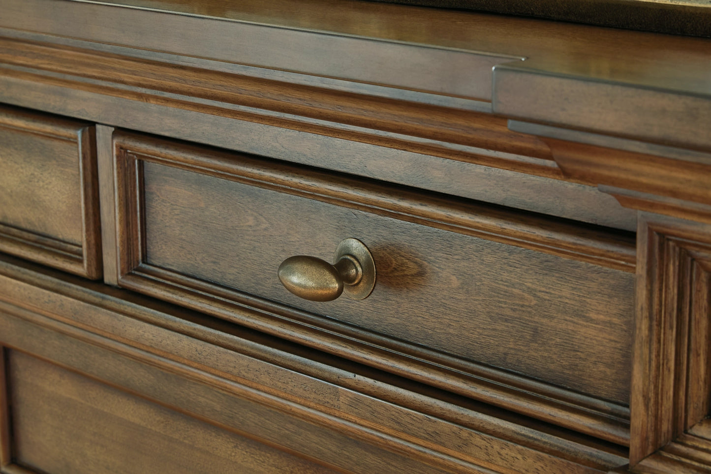 Frantanna - Brown - Dresser