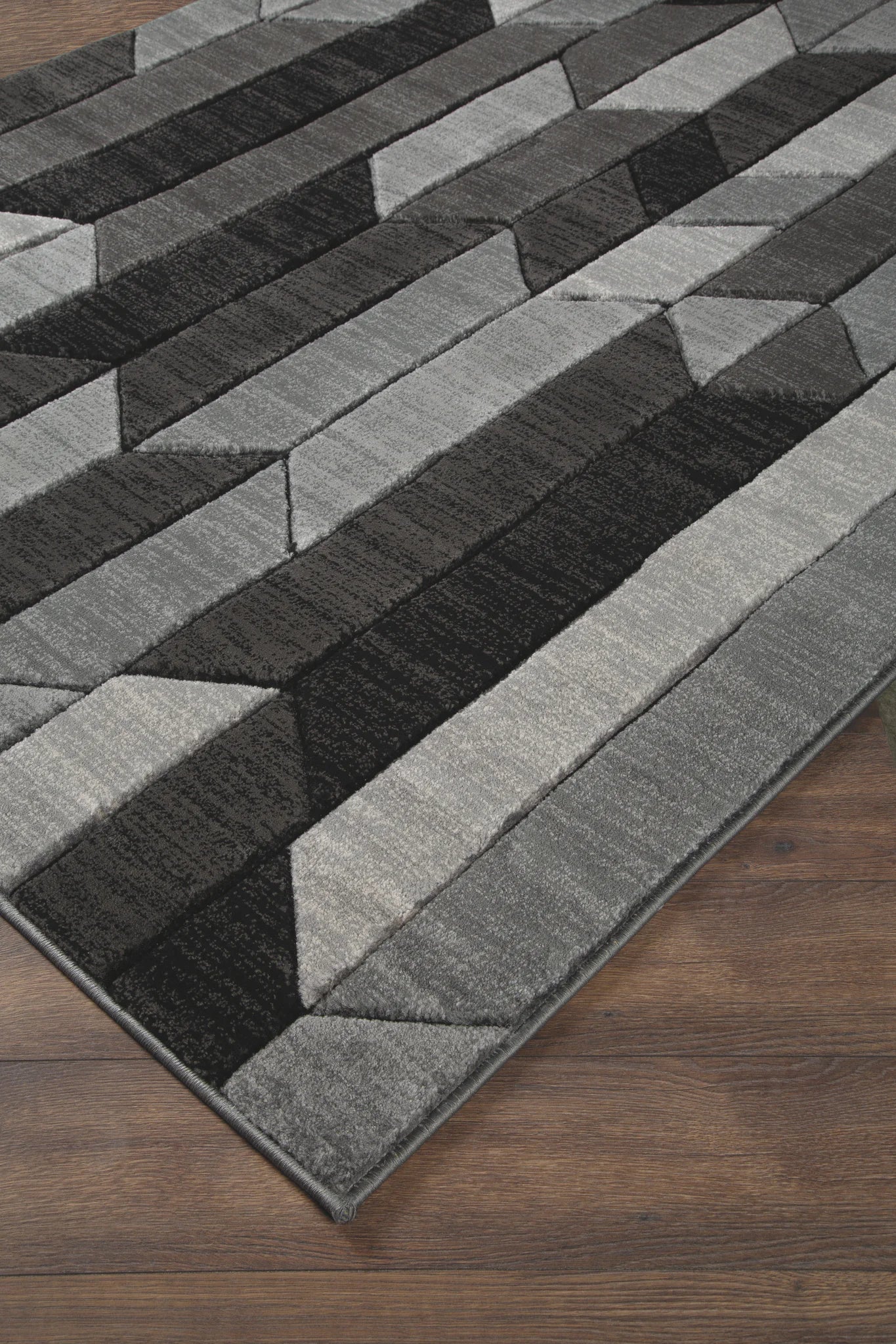 Chayse - Black / Gray - Large Rug - 7' x 10'