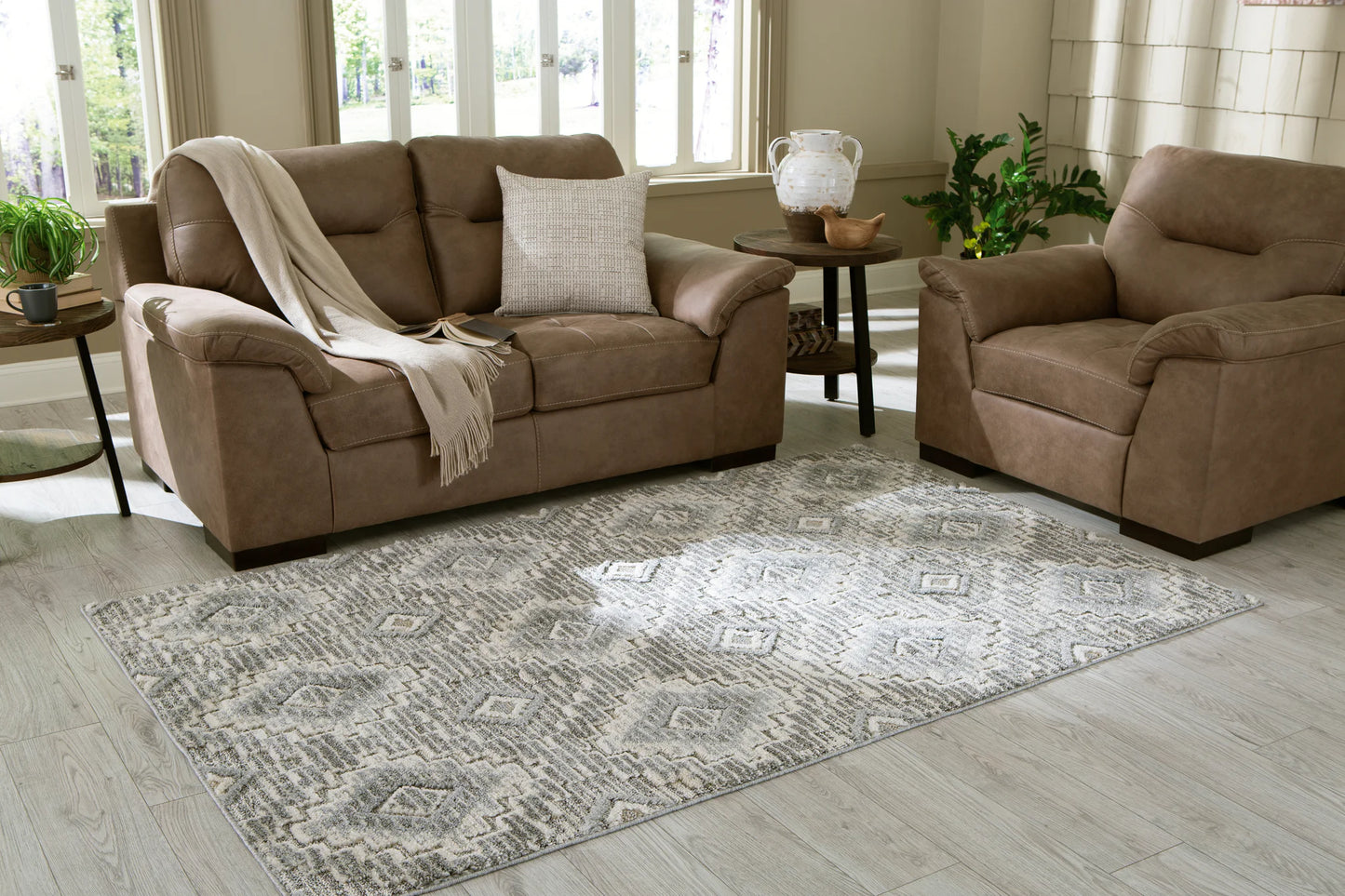 Monwick - Cream / Gray - Medium Rug - 5' x 7'