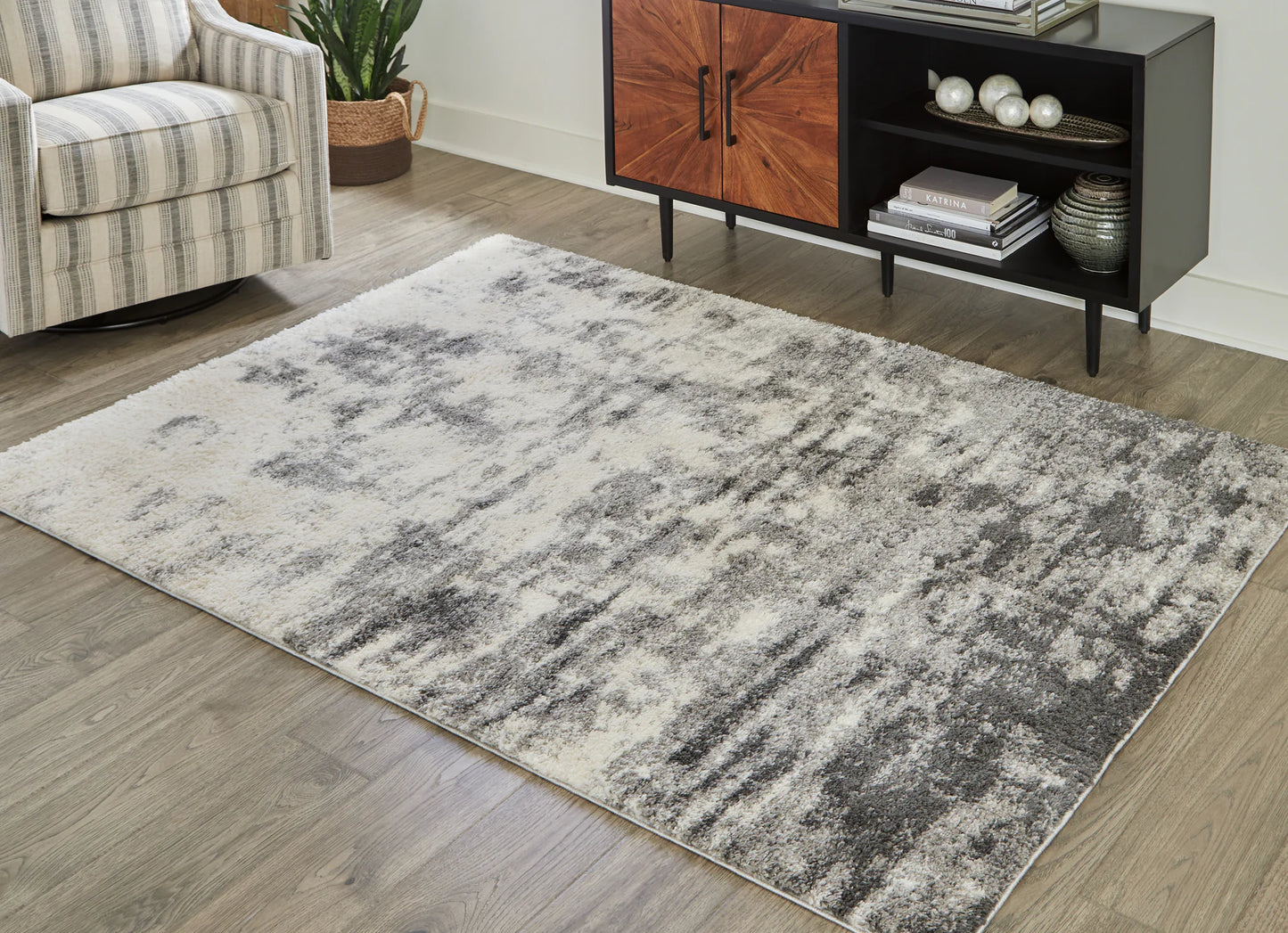 Gerdie - Cream / Gray - Medium Rug - 5' x 7'