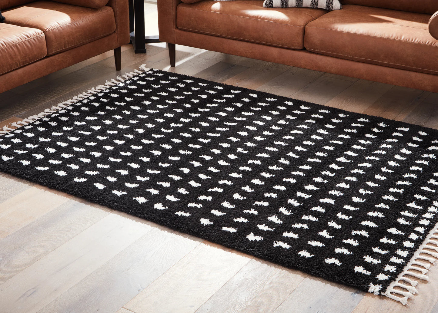 Minston - Black / White - Large Rug - 8' x 10'