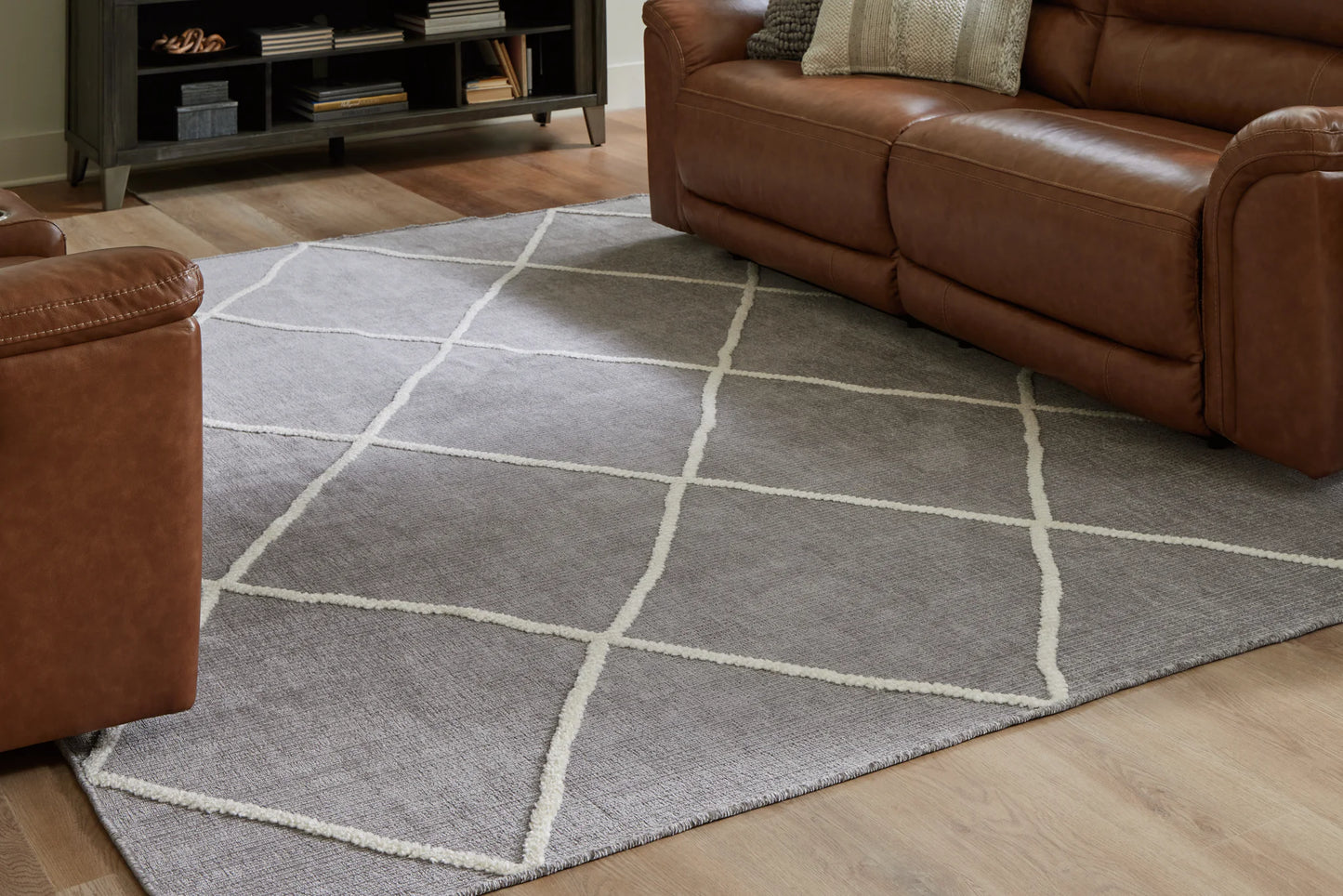 Stardo - Gray / Ivory - Large Rug - 8' x 10'