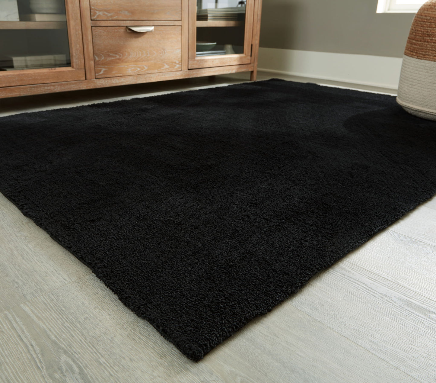 Annaben - Black - Medium Rug - 5' x 7'