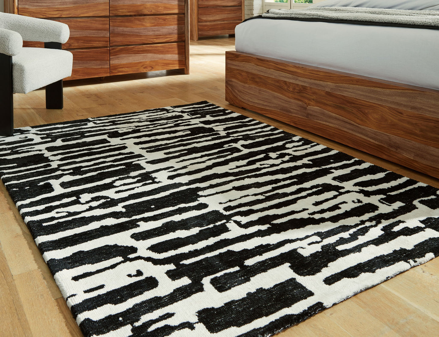 Bramshaw - Black / Ivory - Medium Rug - 5' x 7'