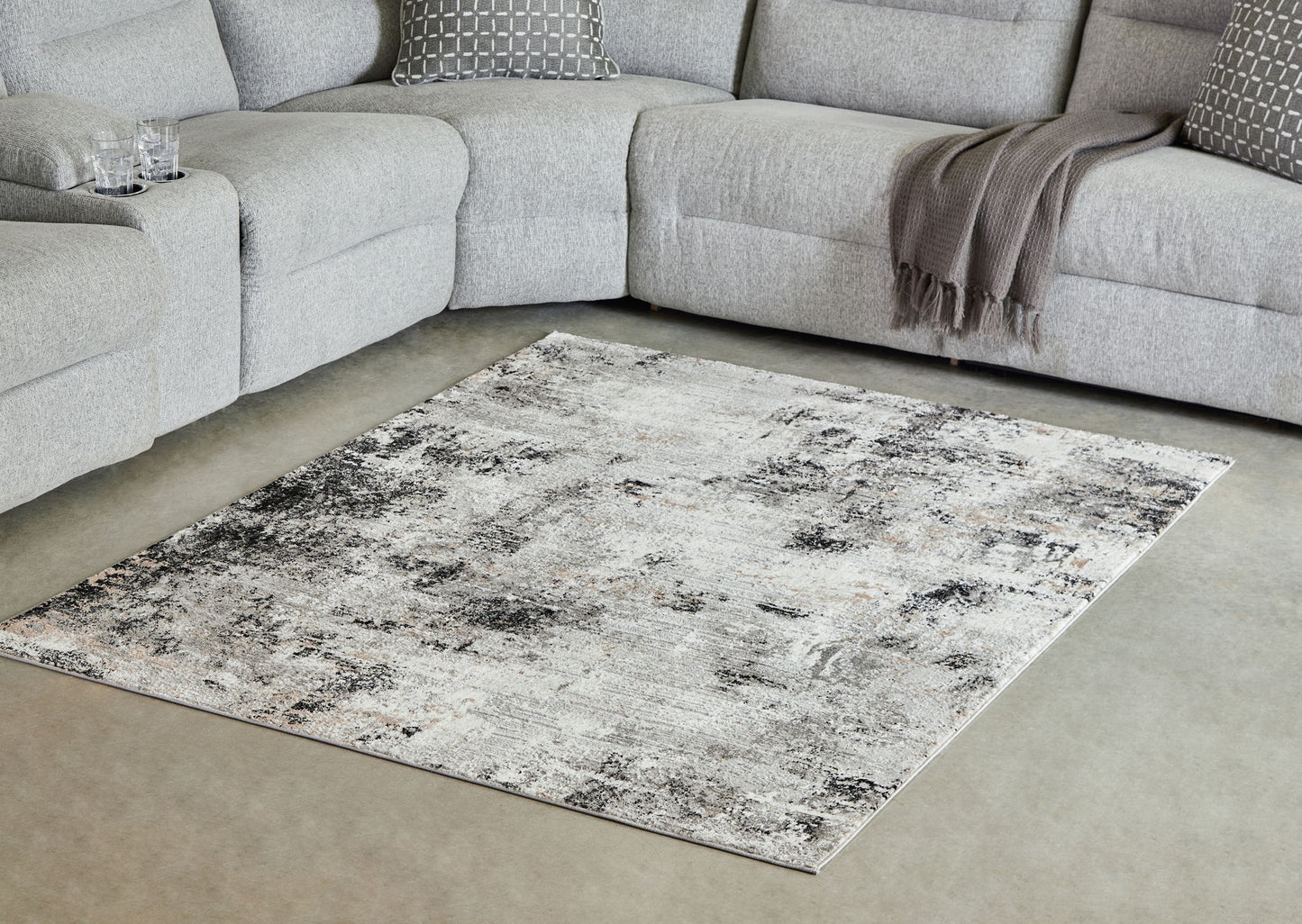 Langwell - Black / Gray / White - Medium Rug - 5' x 7'