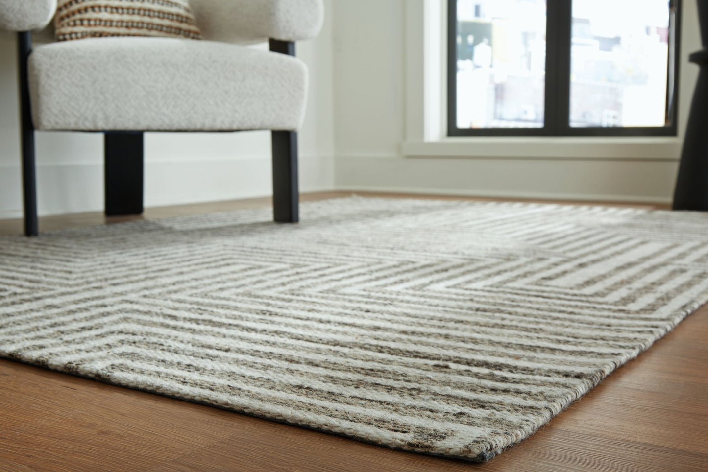 Jossen - Ivory / Gray - Medium Rug - 5' x 7'