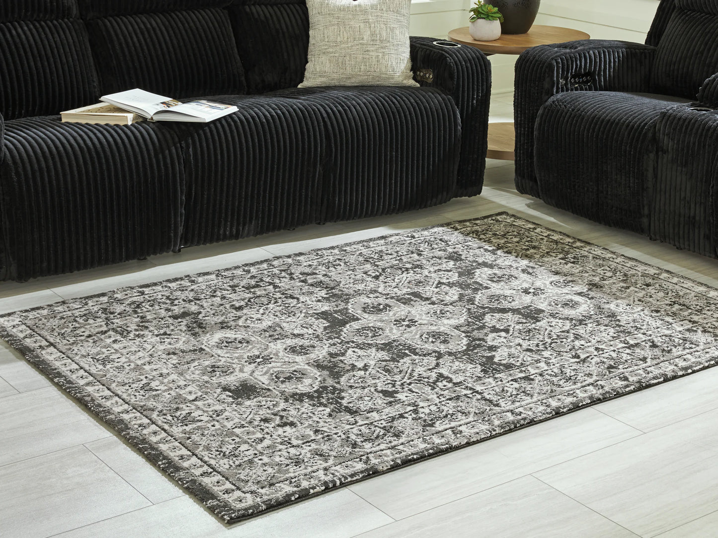 Glennisman - Black / Gray / Ivory - Medium Rug - 5 x 7