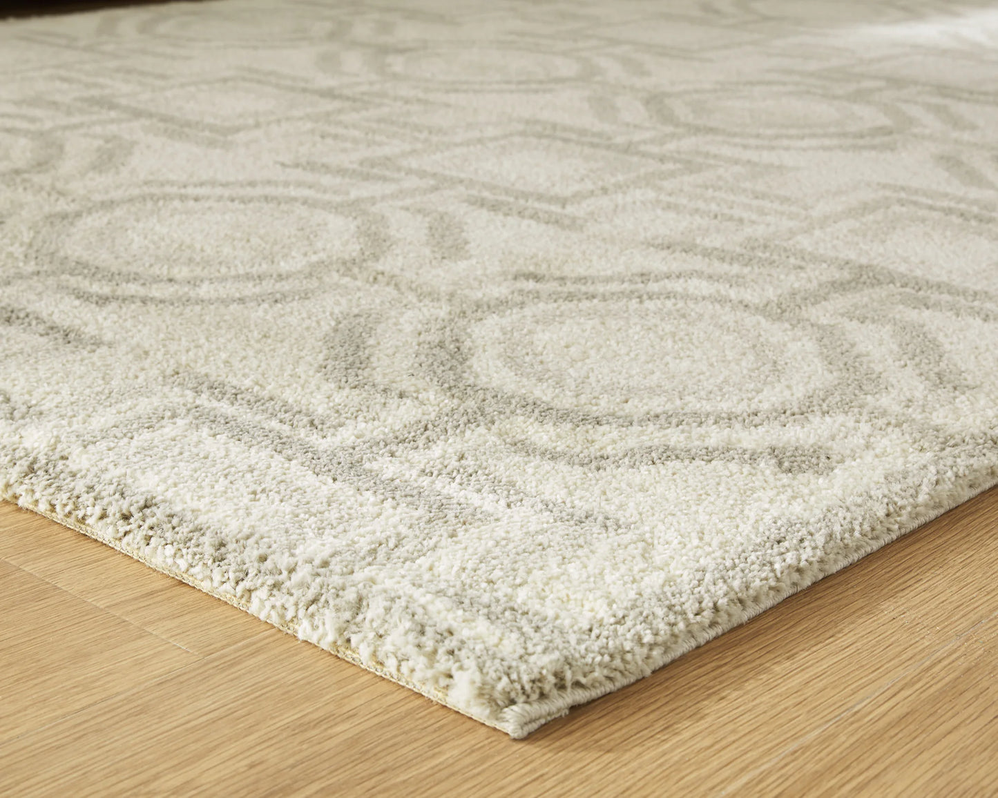 Maconville - Ivory / Gray - Medium Rug - 5' x 7'