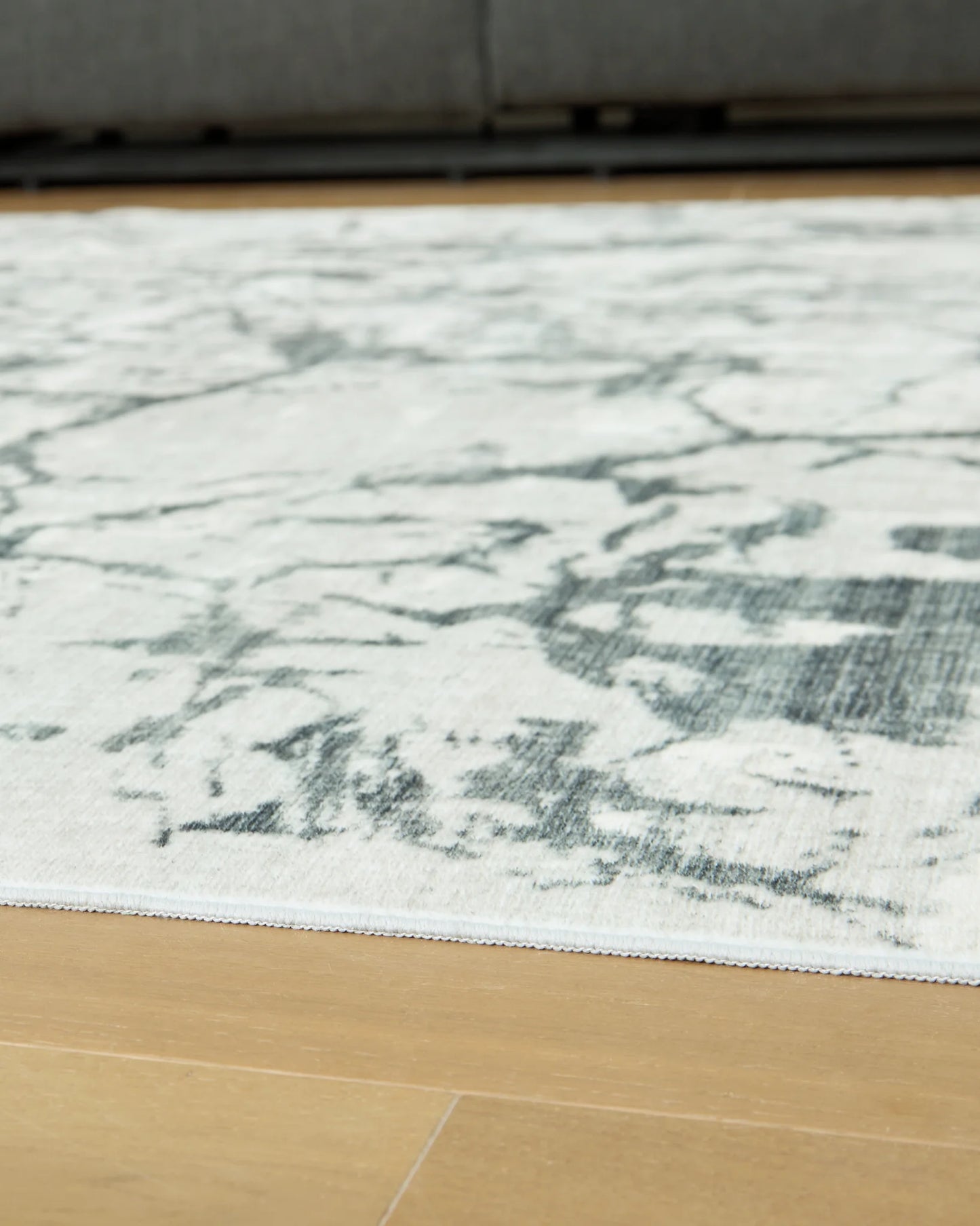 Tobinbury - Gray - Washable Medium Rug - 5' x 7'