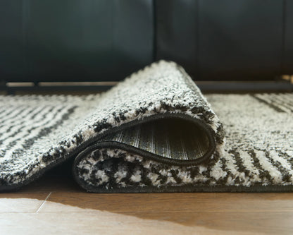 Kurtmen - Black / Ivory - Medium Rug - 5' x 7'