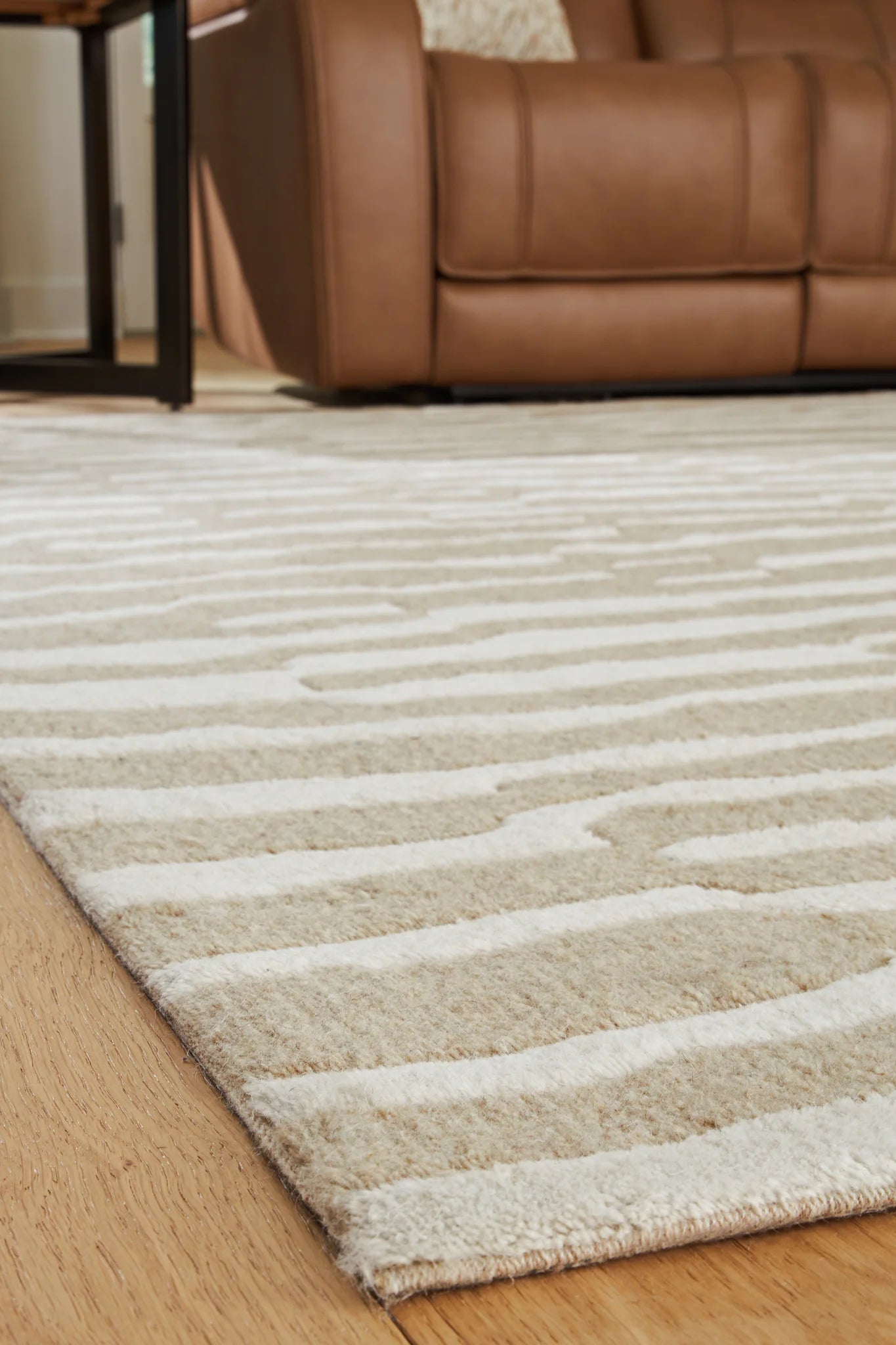 Corrbell - Beige / White - Large Rug - 8' x 10'