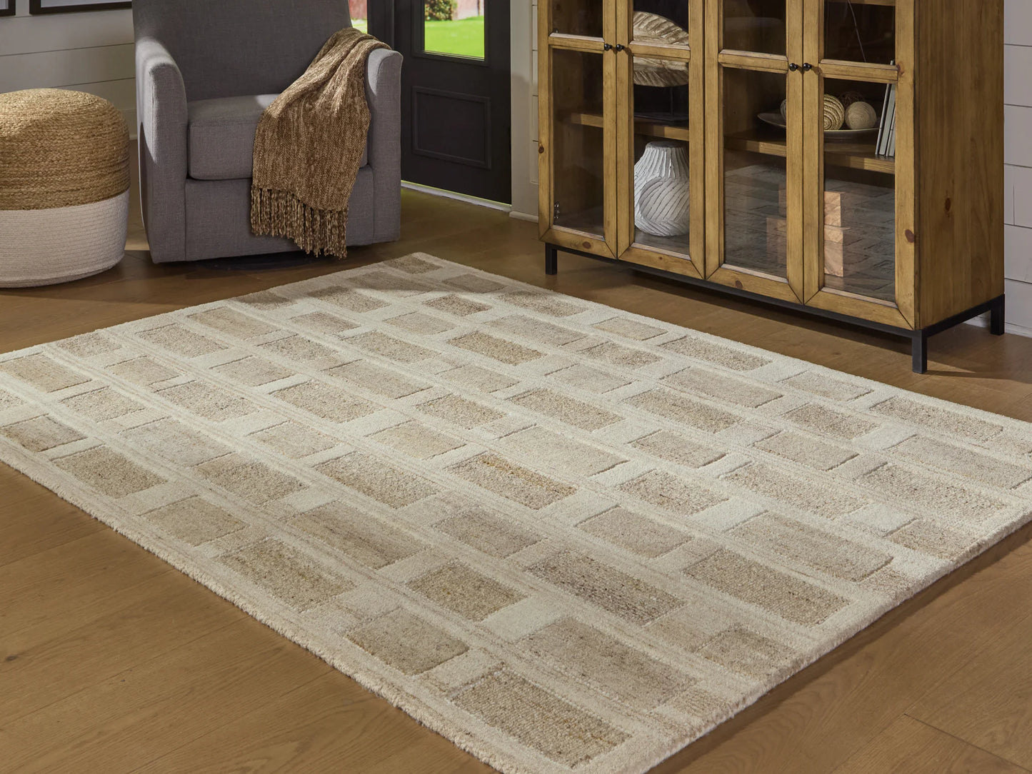 Lisgrove - Tan / Brown / White - Medium Rug - 5' x 7'