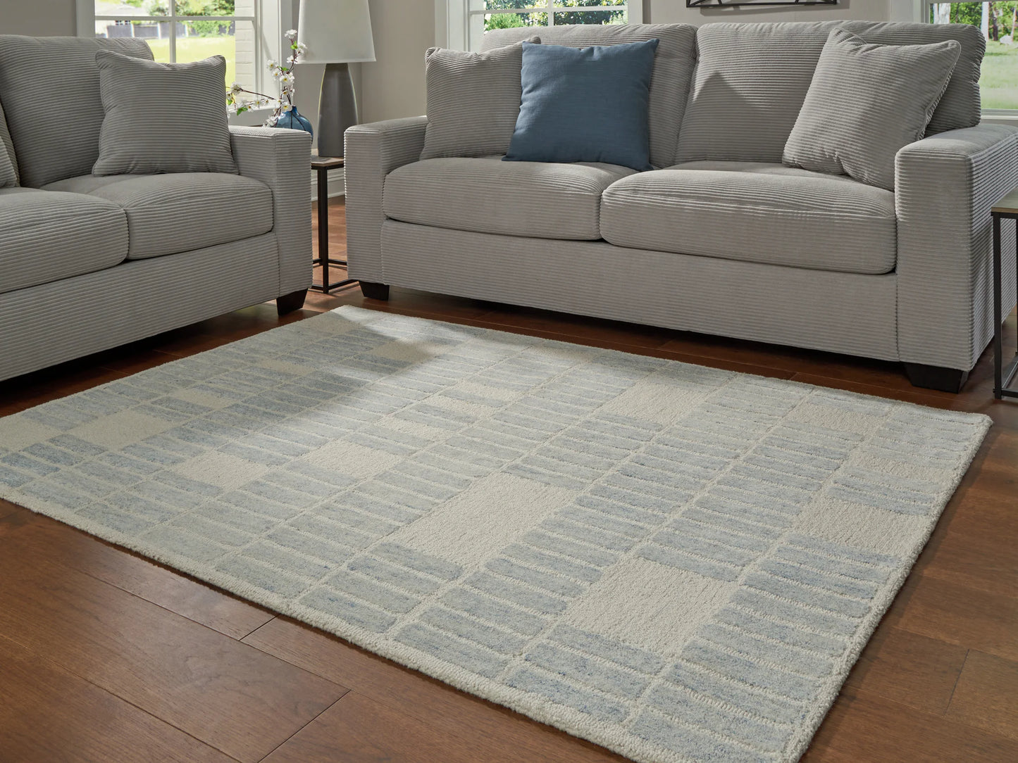 Dylanton - Ivory / Blue - Medium Rug -  5' x 7'