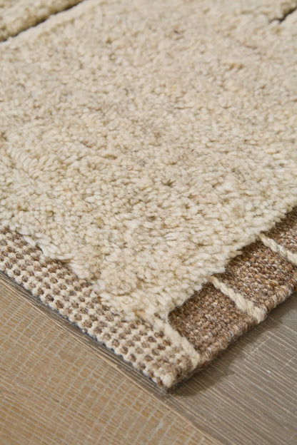Clayman - 5' x 7' Rug - Beige / Brown