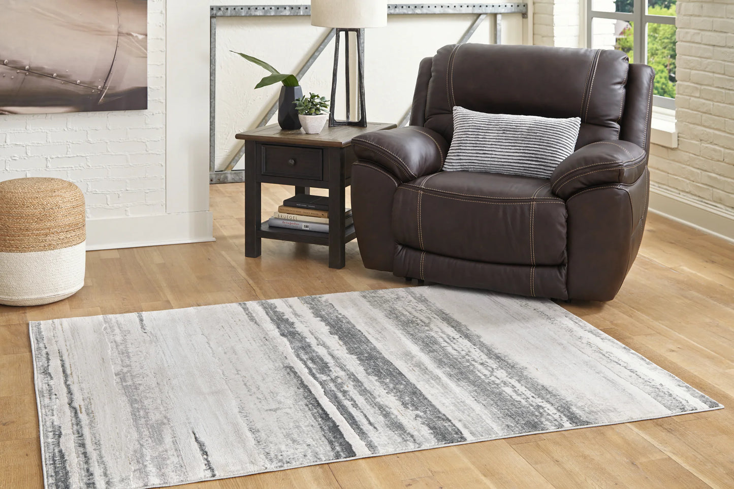 Sableridge - 5' x 7' Rug - Ivory / Taupe / Camel