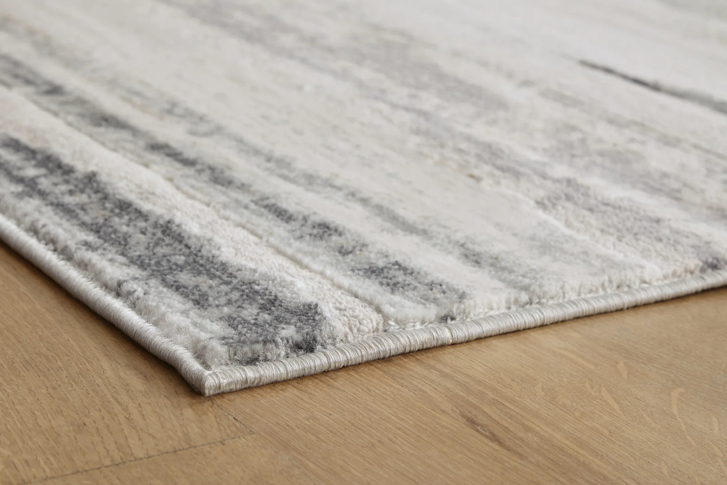 Sableridge - 5' x 7' Rug - Ivory / Taupe / Camel