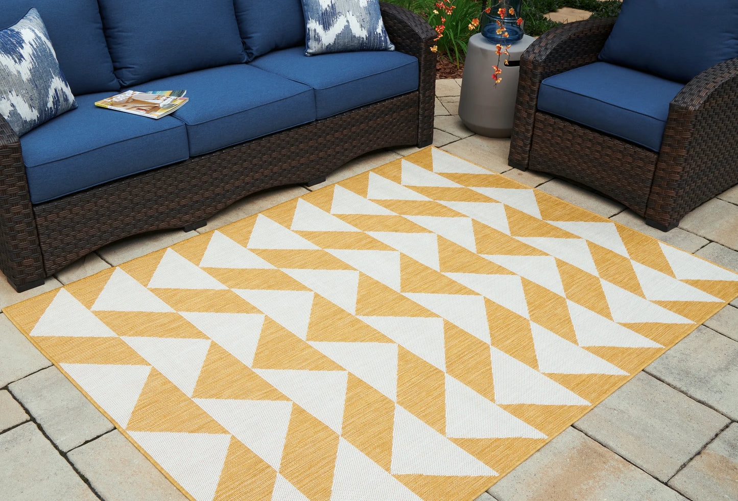 Thomley - Ivory / Yellow - Large Rug - 8' x 10'