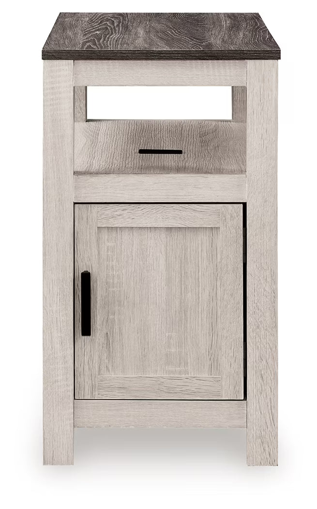 Fendenmore - Two-tone - Chair Side Table