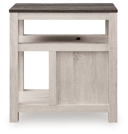 Fendenmore - Two-tone - Chair Side Table