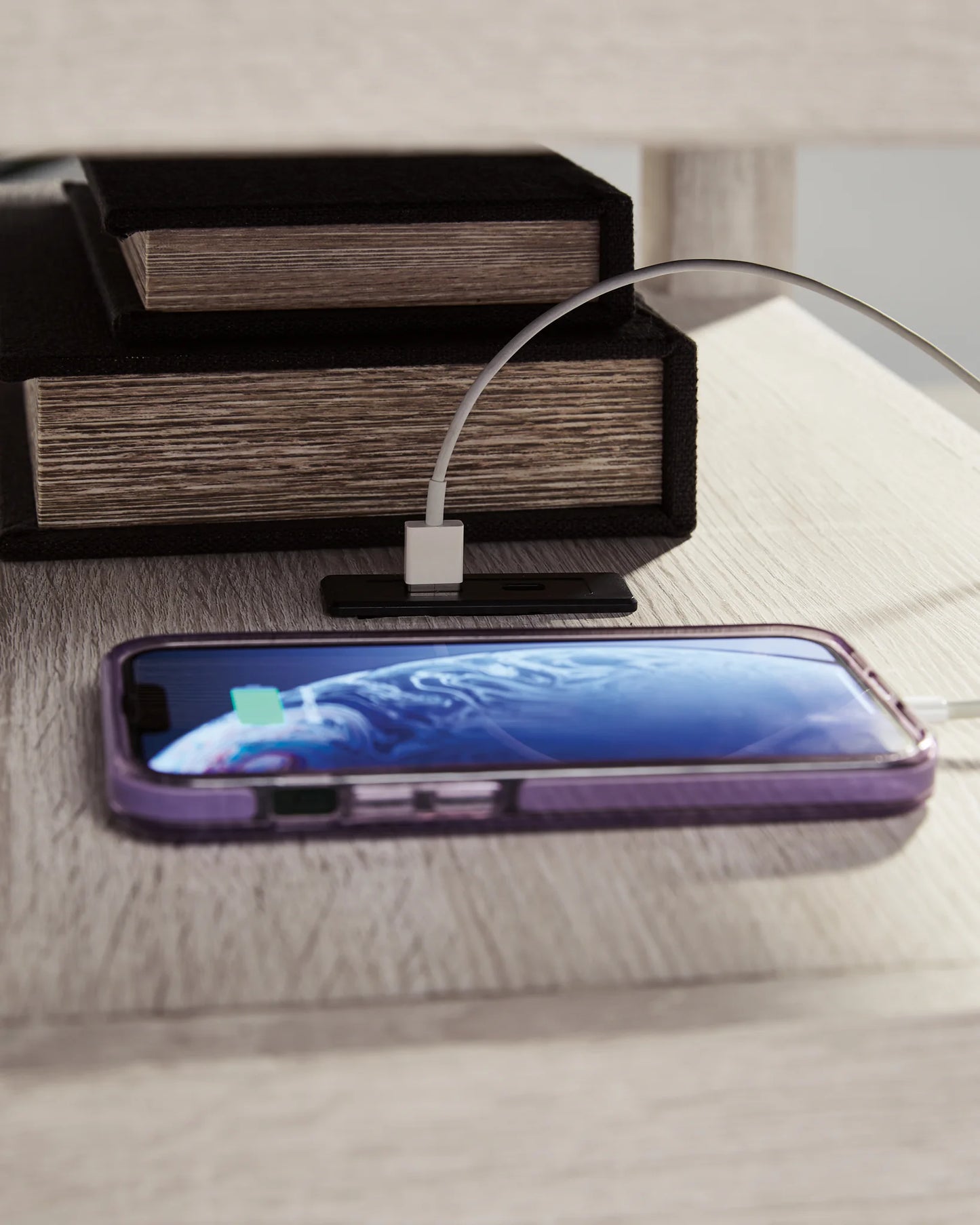 Fendenmore - Two-tone - Chair Side Table