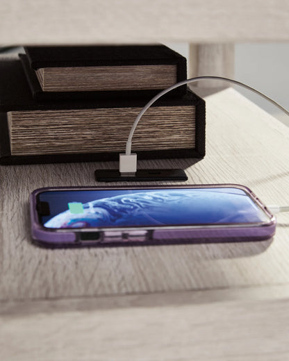 Fendenmore - Two-tone - Chair Side Table